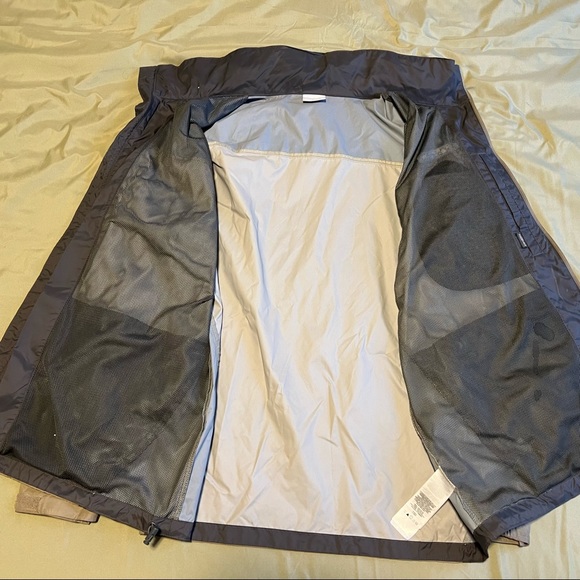 Columbia Windbreaker with Concealable hood from the line of Packable Jackets - Picture 3 of 8